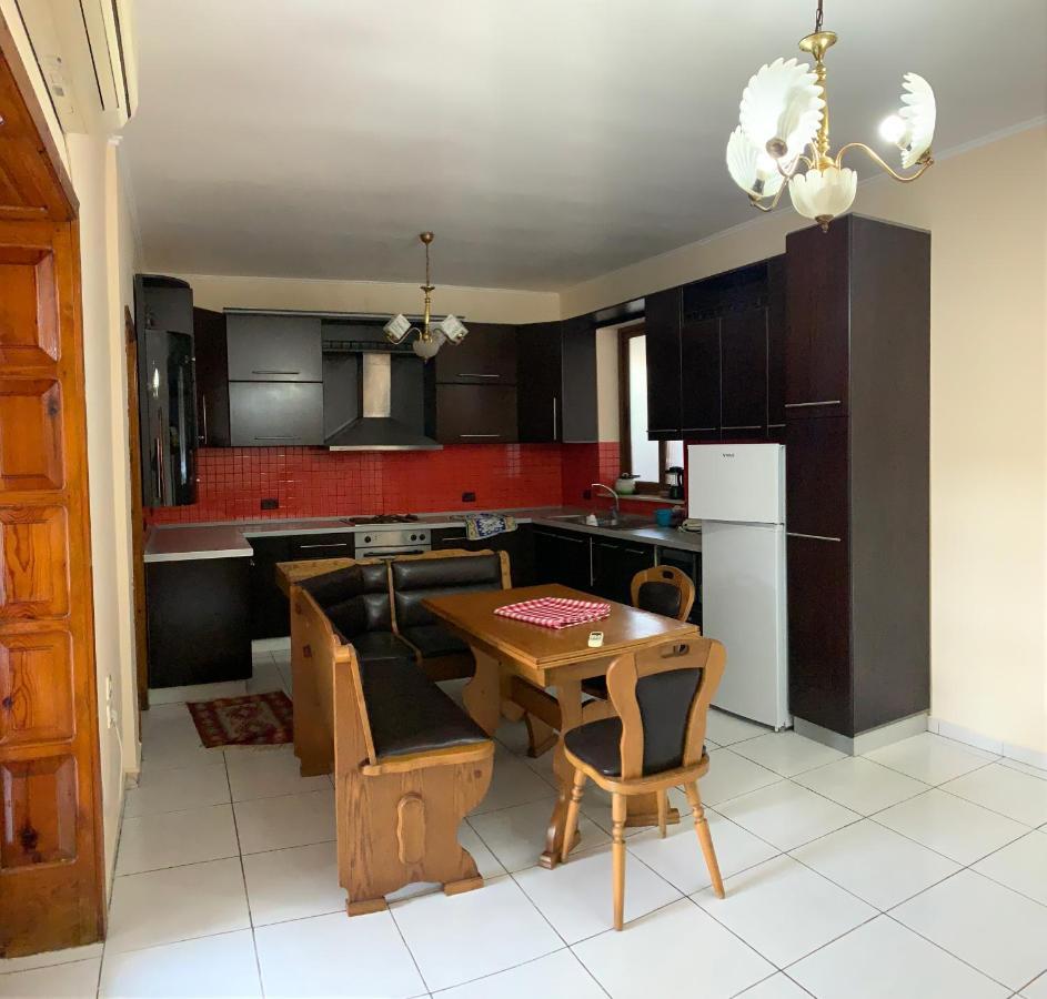 Shtepi Me Qera Fier Villa Bagian luar foto